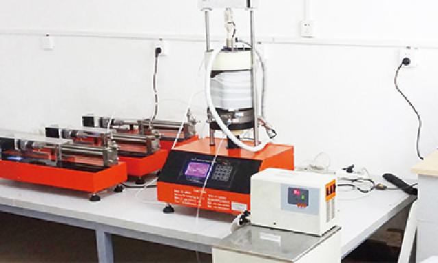 全自動溫度-化學(xué)-滲透-應(yīng)力耦合多功能三軸儀（專利產(chǎn)品、武漢巖土所定制）